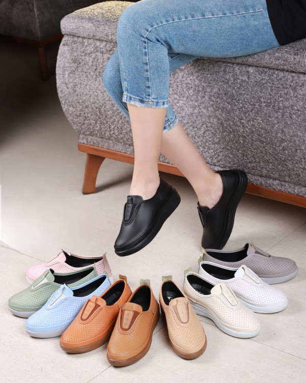 کفش رنگ مشکی