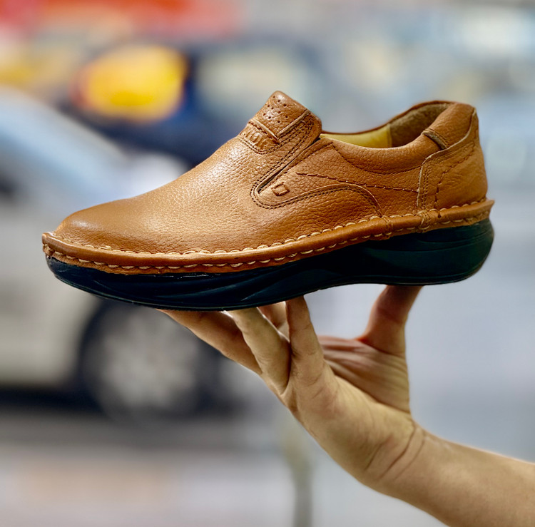 کفش پیاده رویی