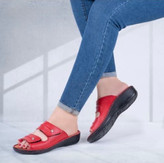 دمپایی قرمز